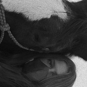 Meet your Posher, Layla